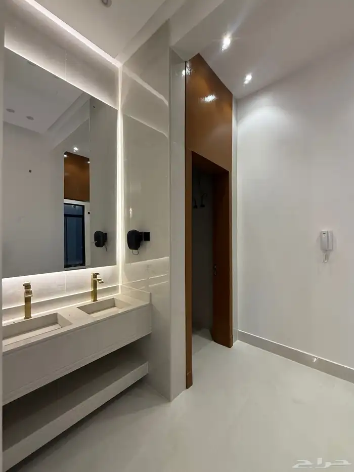 ادوار للبيع في المزاحمية حي طويق 8