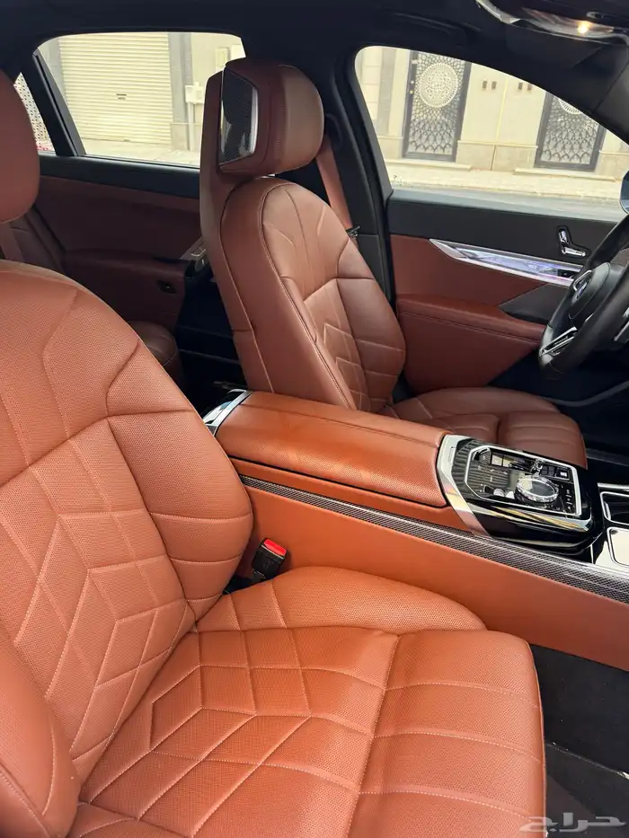 بي ام دبليو الفئة السابعة 735i - 2023 27
