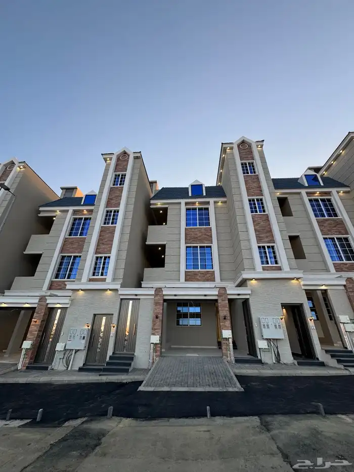 للبيع إدوار تمليك أرضي 6غرف بمدخل سياره تشطيبvip حي المعارض 0