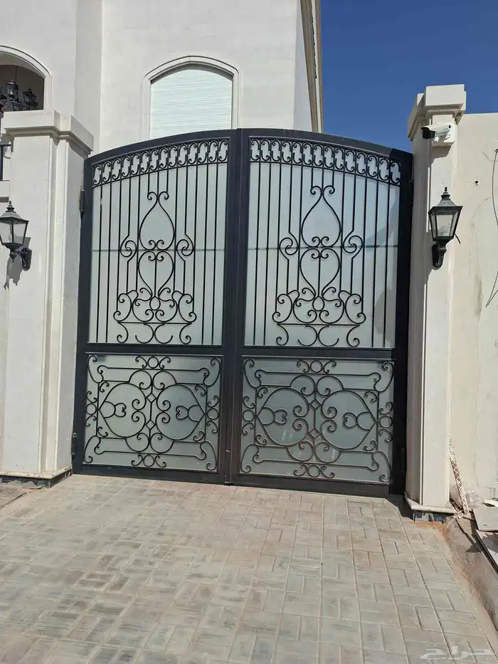 باب المنيوم   شبا  المنيوم واجا   زجاج 1