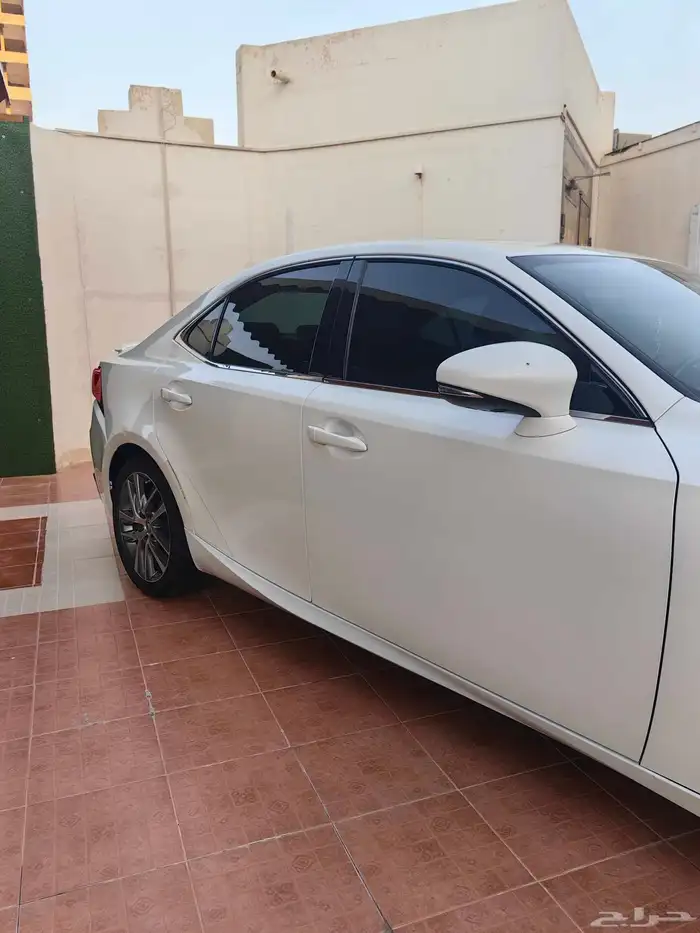 البيع لحامل هويه الإمارات فقط. لكزس iIS250. موديل 2014. 1