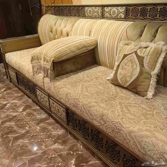 طقم كنب مغربي جديد ونظيف جدا فخم جدا.. سعره الأصلي 7 الاف 4