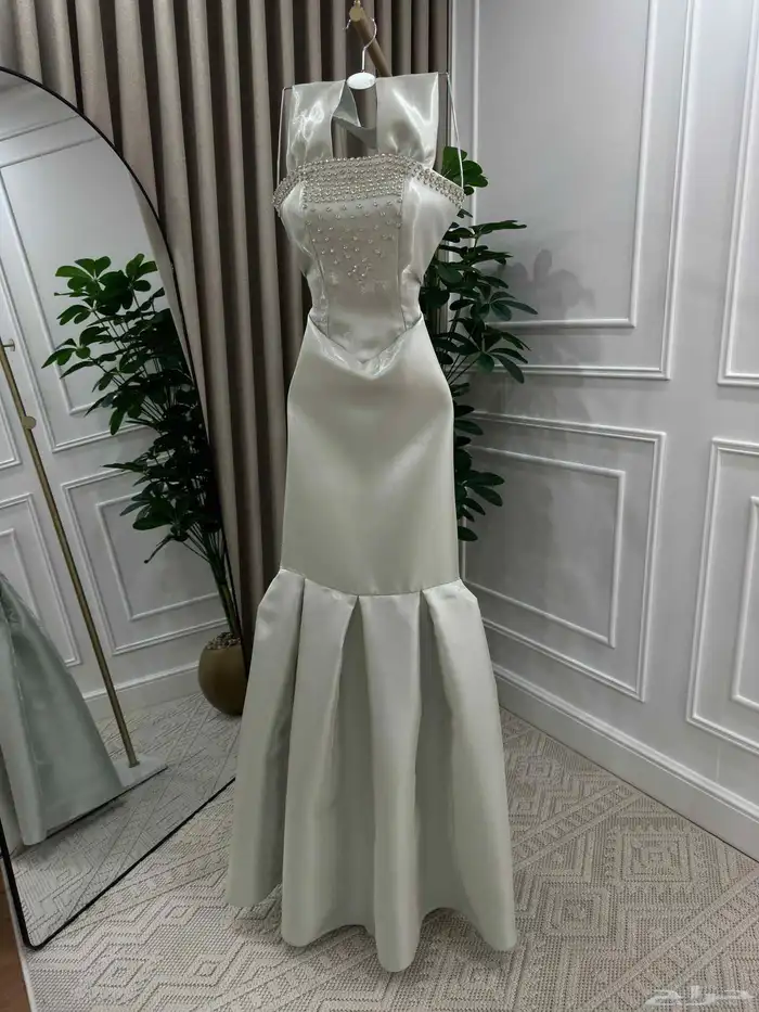 فساتين فخمة بتصاميم أنيقة وجودة عالية  تناسب المناسبات 23