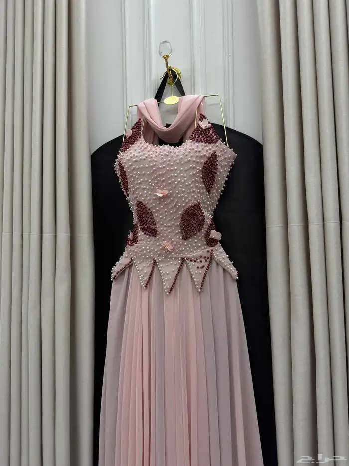 فساتين فخمة بتصاميم أنيقة وجودة عالية  تناسب المناسبات 21