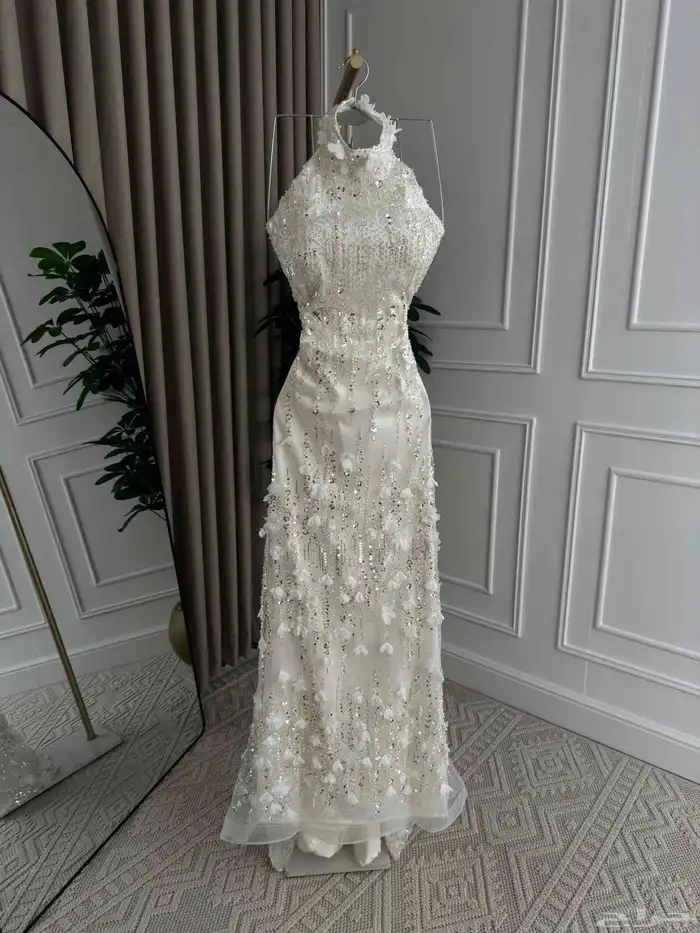 فساتين فخمة بتصاميم أنيقة وجودة عالية  تناسب المناسبات 24