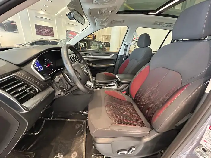 MG RX8 2.0 t model 2023 full option 7 seater FOR SALE 2