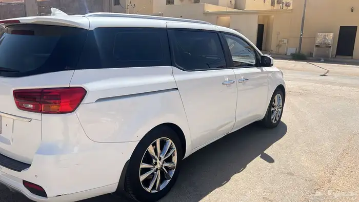 كيا كرنفال 2019 أبيض ديزل 4