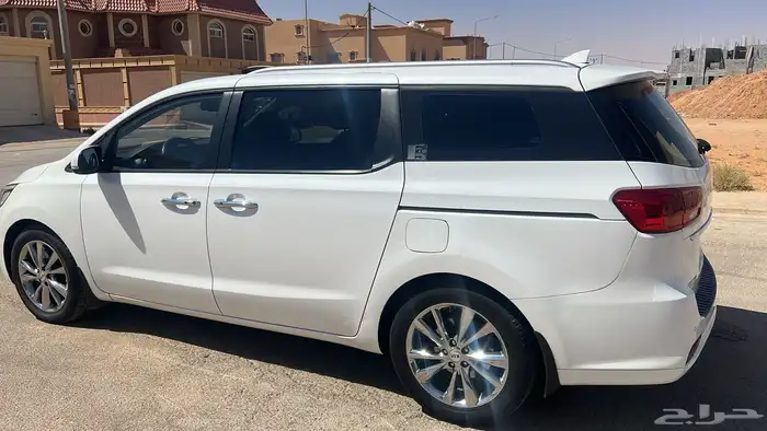 كيا كرنفال 2019 أبيض ديزل 5