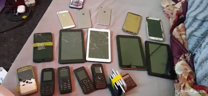 جولات واجهزة تابلت متنوعه قطع غيار ب 200 للمجموعه كامله حد 0