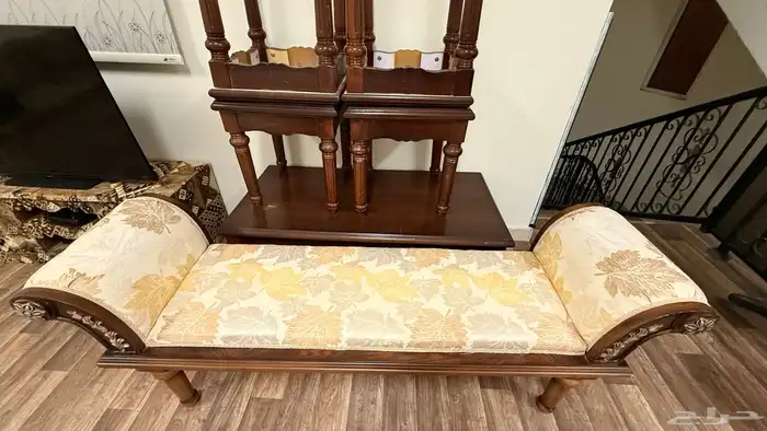 طقم طاولات وكنبة سرير 2