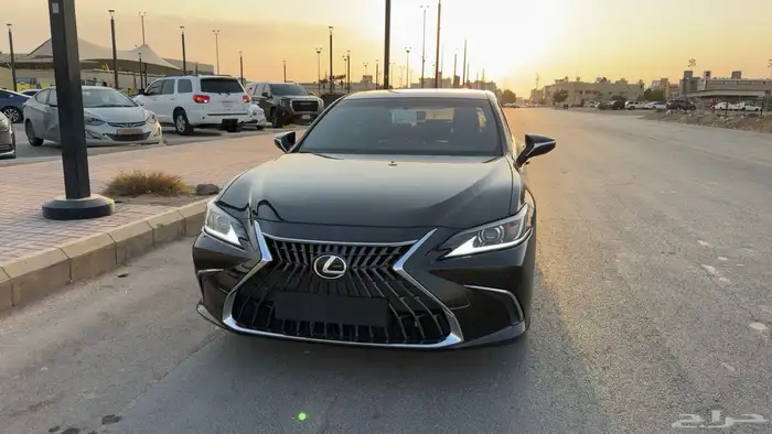 لكزس 2023 اسود ES 8