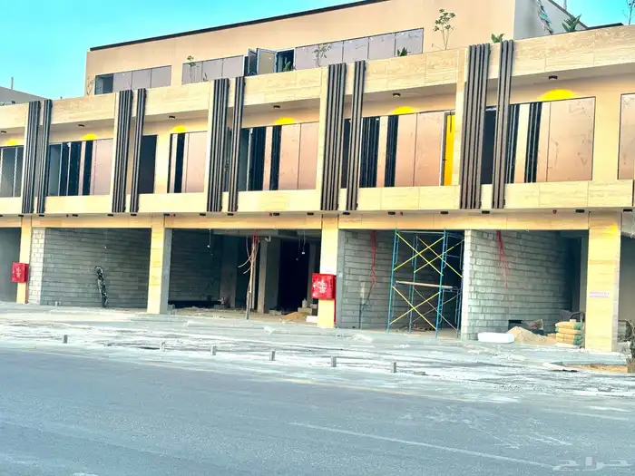 للايجار مكاتب ومعارض شمال الرياض طريق عمان شمال طريق الملك 13