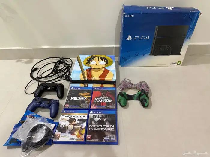 بلايستيشن 4 ( مستعمل ) مع يدين و4 اشرطة مع كامل الملحقات 2