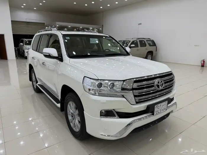 لاندكروزر 2018 GXR فل كامل رقم 3 سعودي 8 سلندر 38
