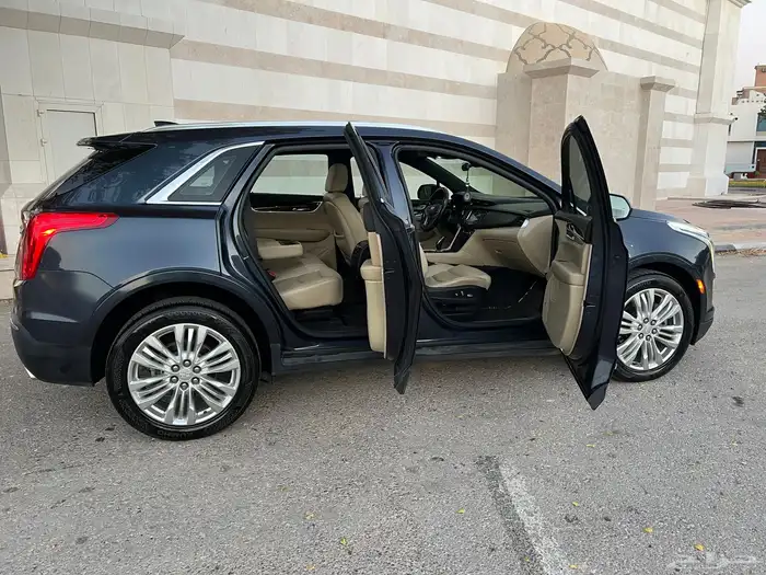 كاديلاك ( SXT5 ) الموديل 2019 فل كامل صيانات وكاله 34