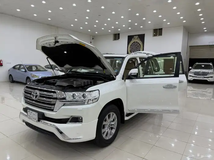 لاندكروزر 2018 GXR فل كامل رقم 3 سعودي 8 سلندر 33
