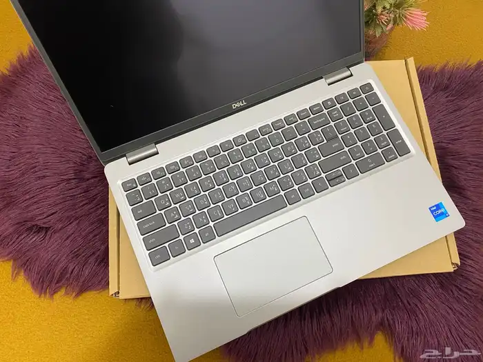 لابتوب Dell شاشه لمس i7 الجيل 11 مقاس 15.6 نفس الجديد 13