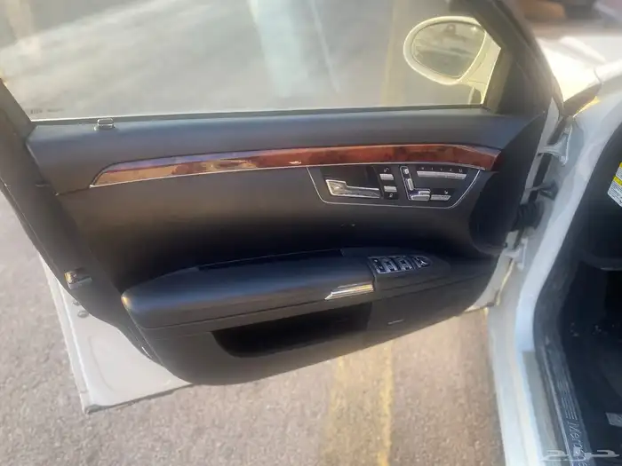 مرسيدسS-550 2007بحالةشبه جديدةكل شي سليم39ألف ريال. 12