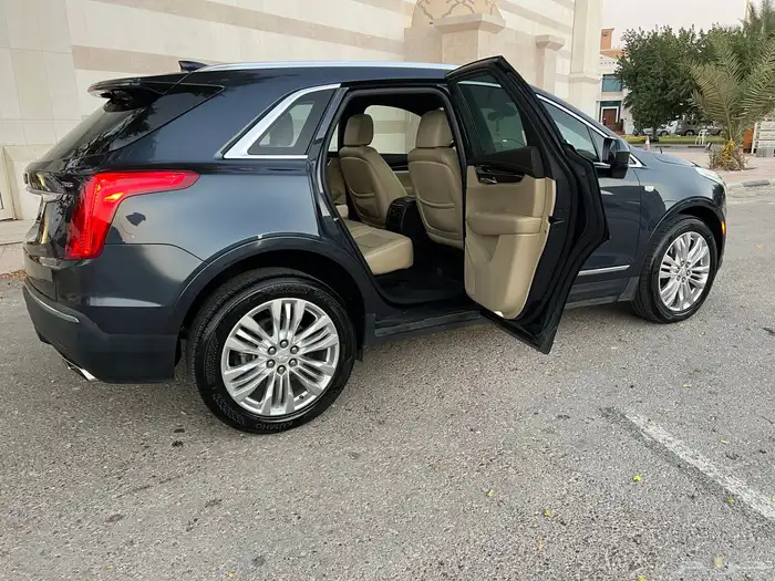 كاديلاك ( SXT5 ) الموديل 2019 فل كامل صيانات وكاله 31