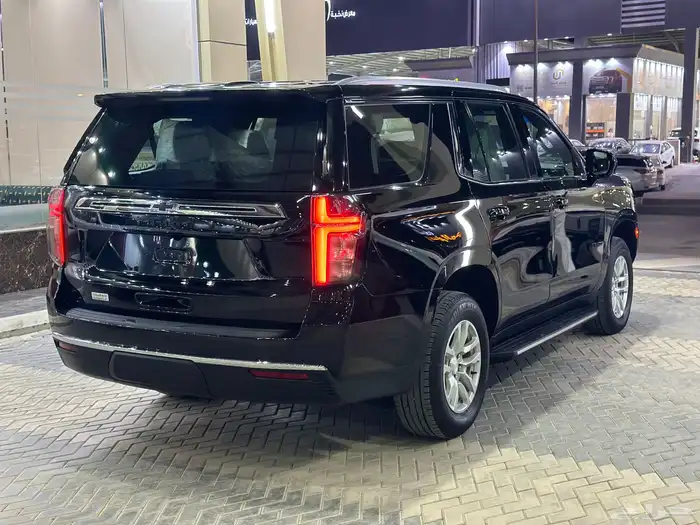 تاهو شيفرولية الموديل2023 دبل قصير أسود قمة النظافة 3