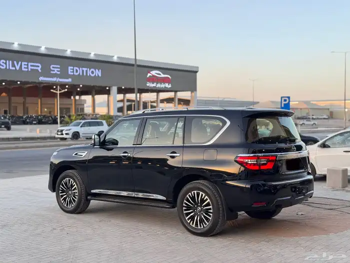 نيسان باترول 2022 بلاتينيوم اسود 10