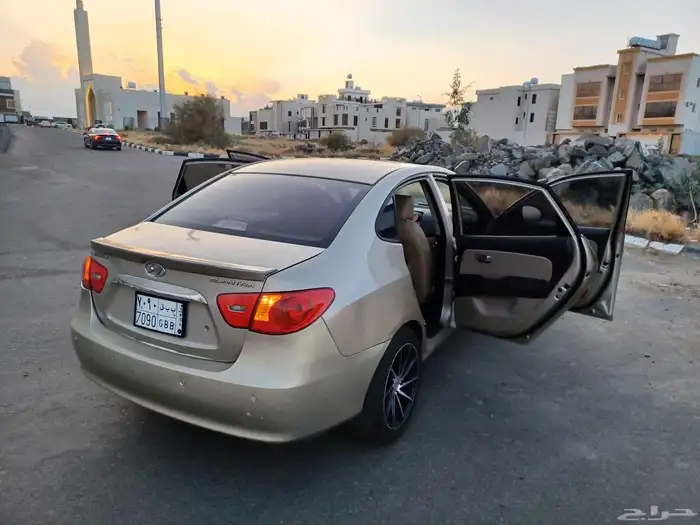 إلنترا موديل 2010 5