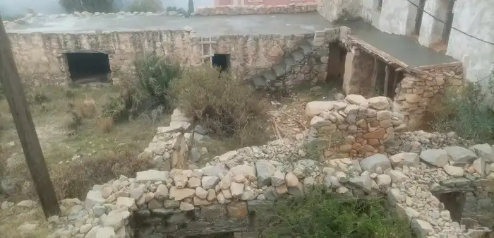 معلم حجر وتلبيس   وبنا حجر كبير وتكحيل 2