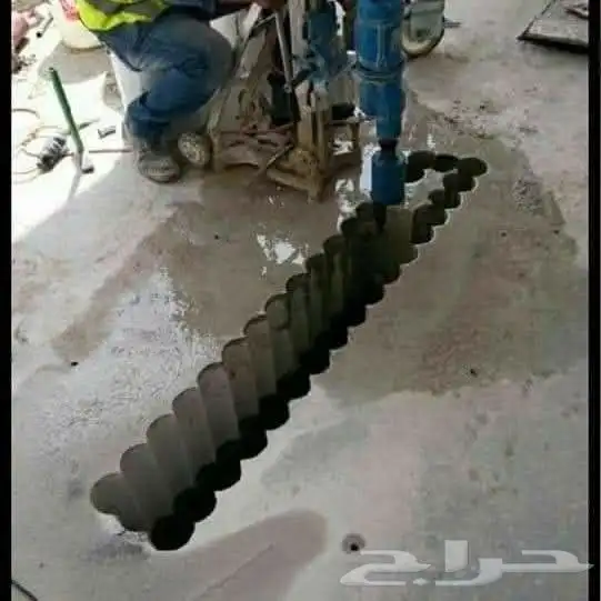 ابومحمد للتكسيرو الحفريات وشغل الرماله والكمبروسروفتحات الك 6