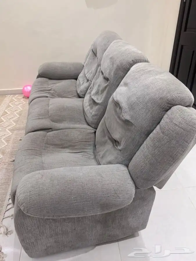 كنب وطاولة تلفزيون للبيع 1