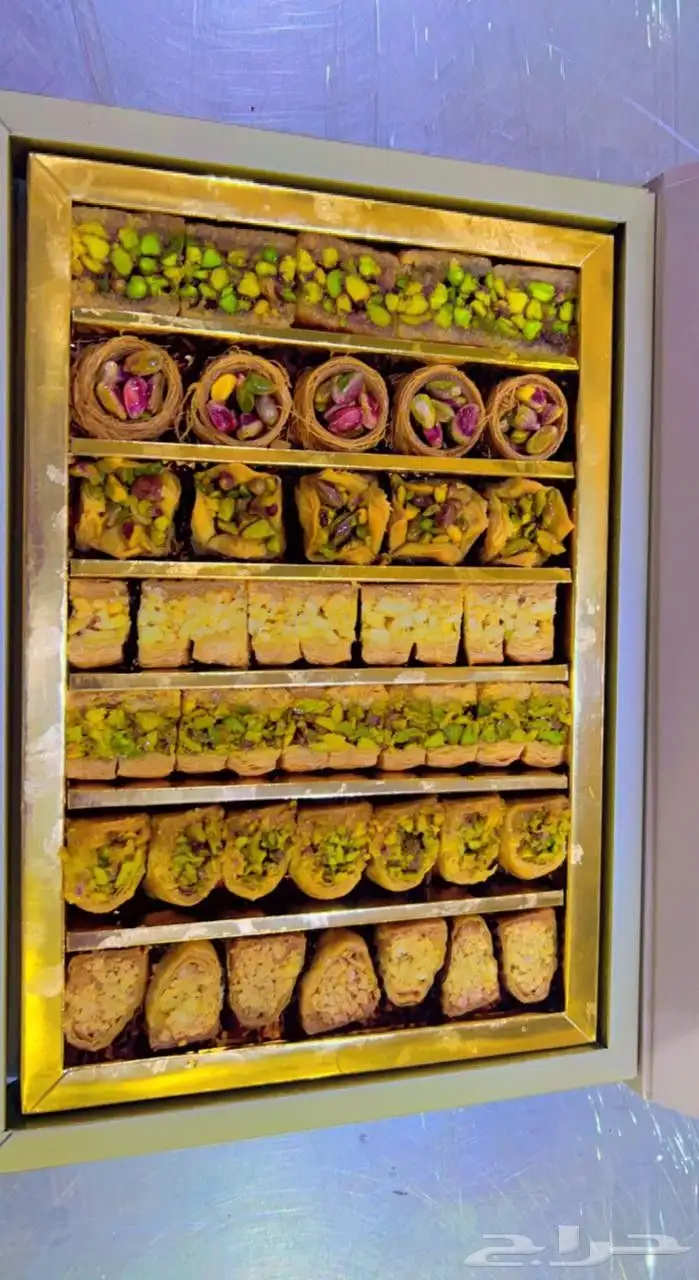 شيف حلويات شرقيه يبحث عن عمل 2