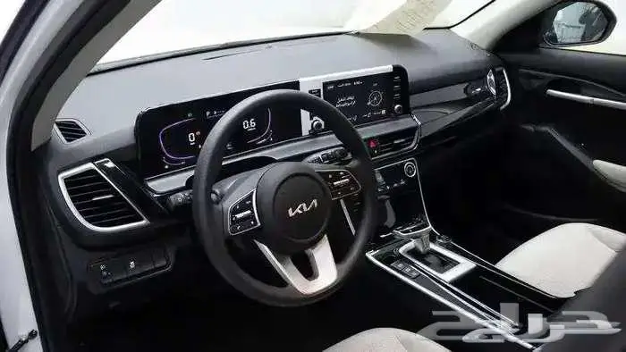كيا سيلتوس GLS 2025 ابيض سقف اسود 4