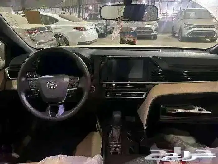 تويوتا كامرى E هايبرد 2025 2
