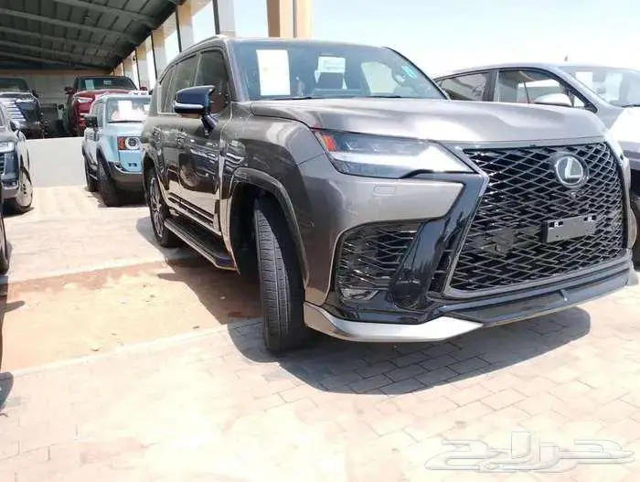 جيب لكزس LX600 تيتانيوم اصفار سعودي 2025 2