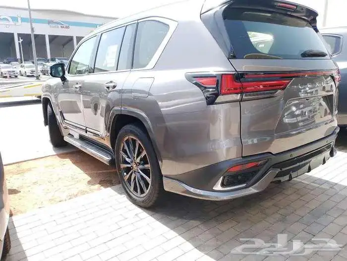 جيب لكزس LX600 تيتانيوم اصفار سعودي 2025 3