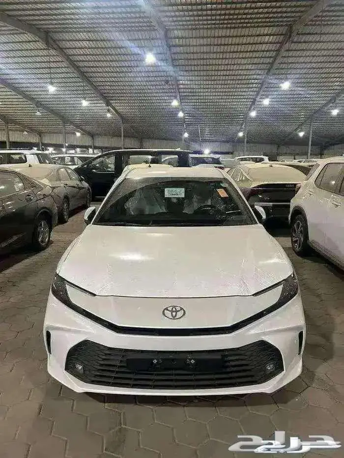 تويوتا كامرى E هايبرد 2025 1