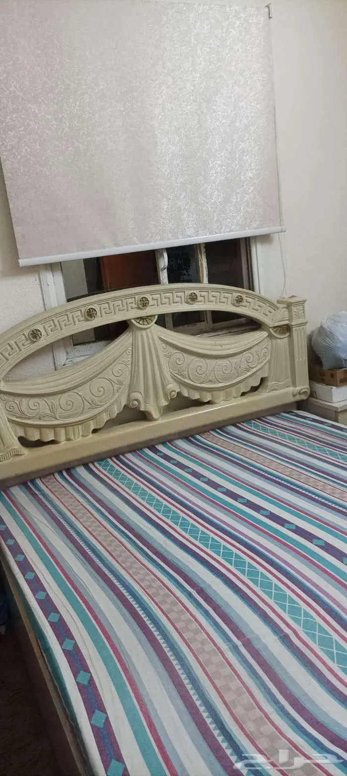 يوجد لدي قطع خشب وغرفة نوم للبيع ب150 للجاد 2
