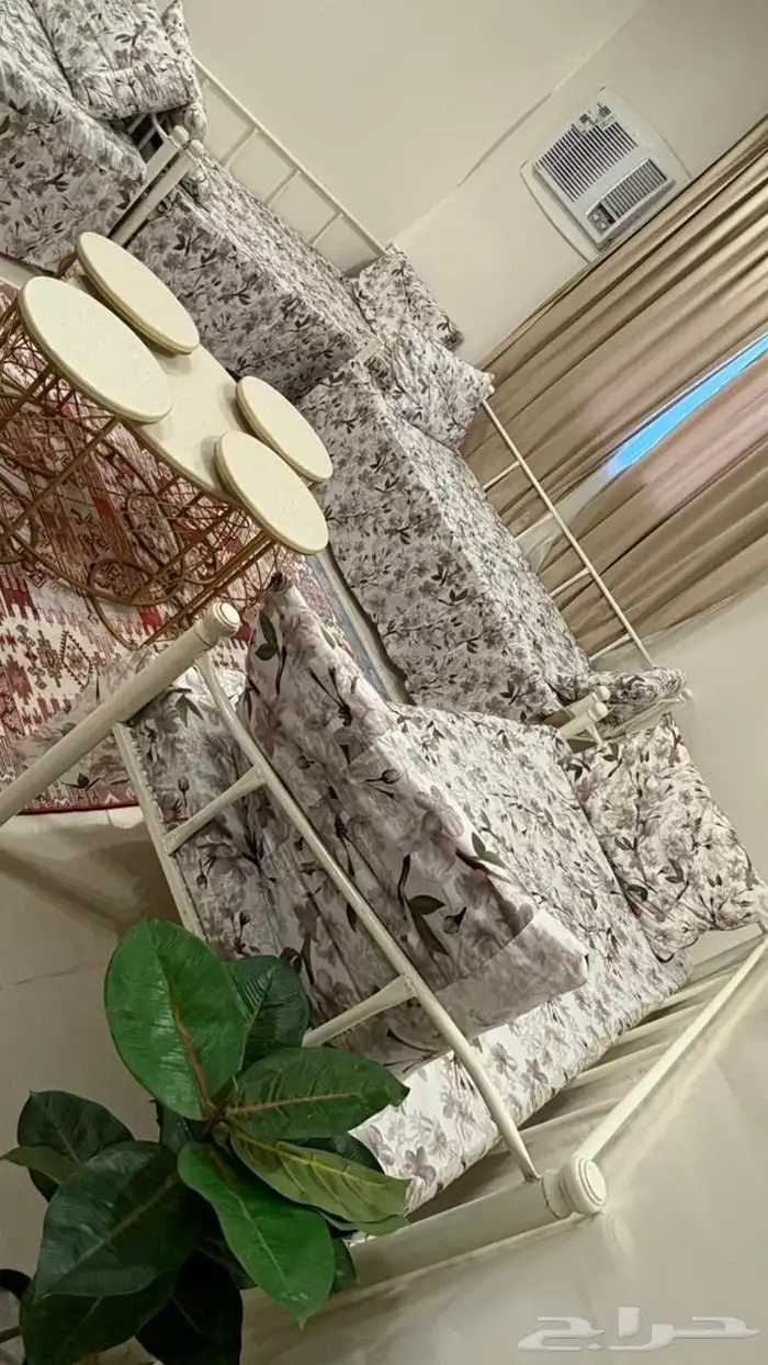 جديده. تفصيل. مع مفارش وطاوله و4خدمه. استخدام اسبوع. 1