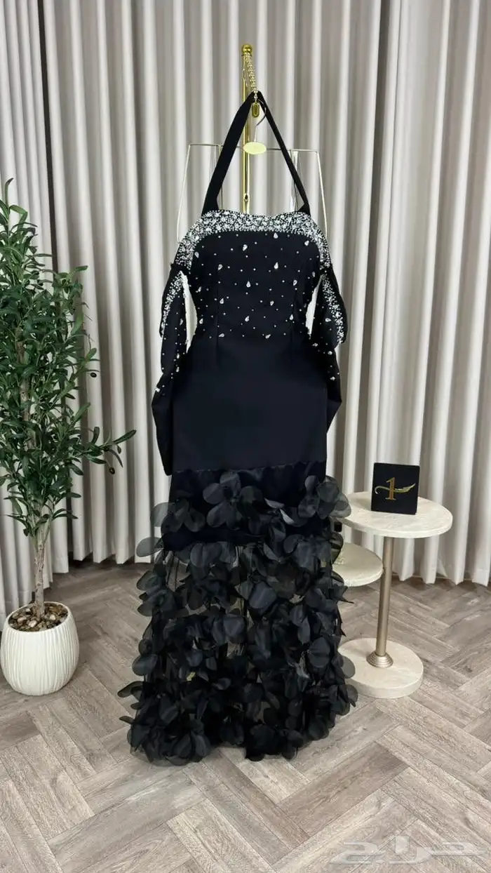 فساتين فخمة بتصاميم أنيقة وجودة عالية  تناسب المناسبات 34