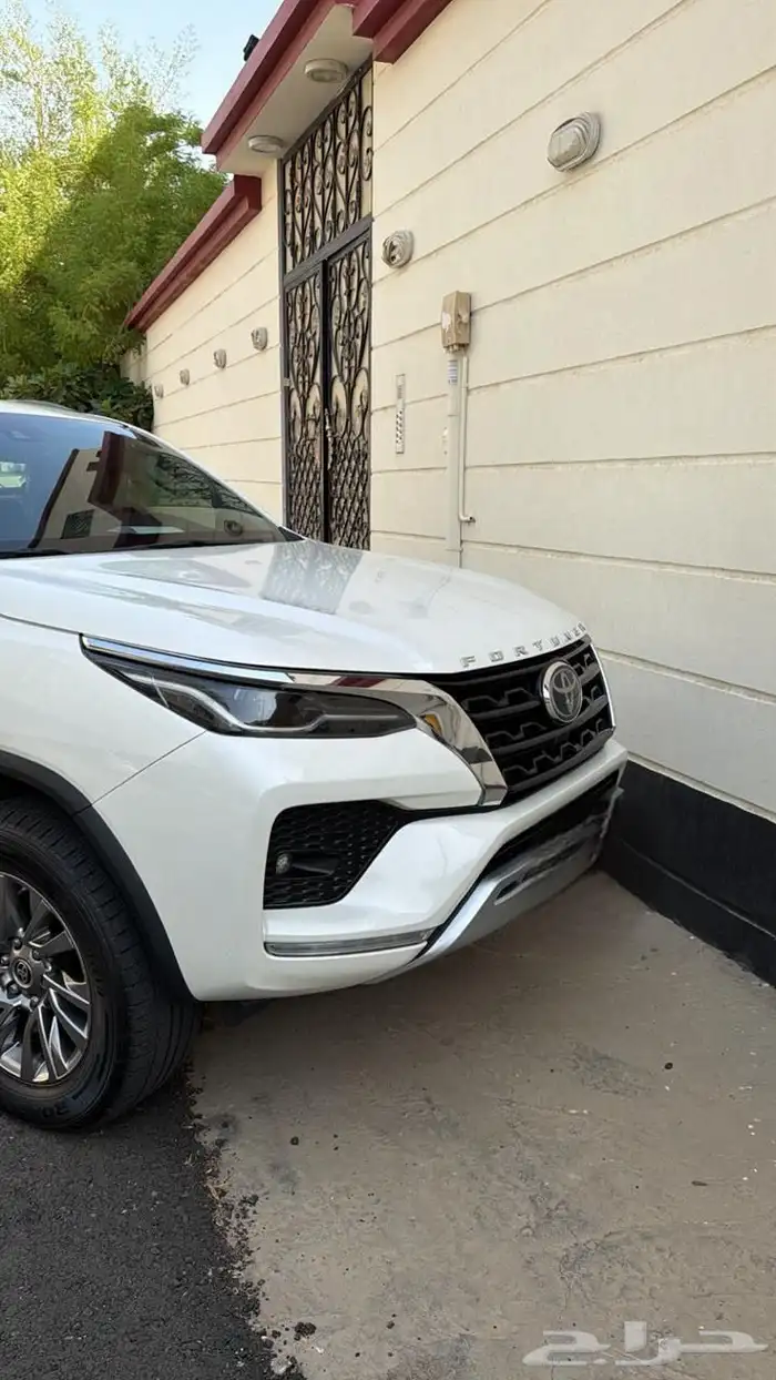 فورتشنر ديزل فل كامل بحالة الوكالة موديل 2021 3