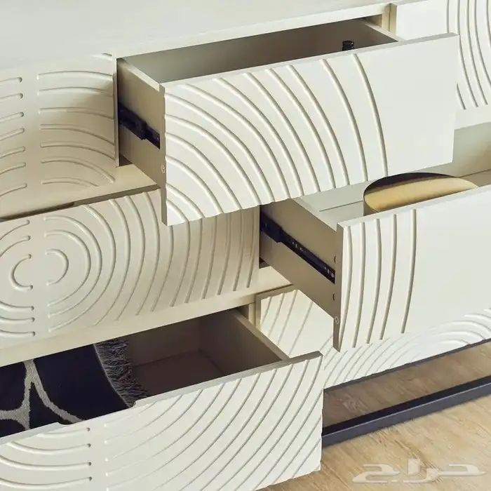 طقم غرفة نوم مع الدولاب جديد هوم سنتر 9