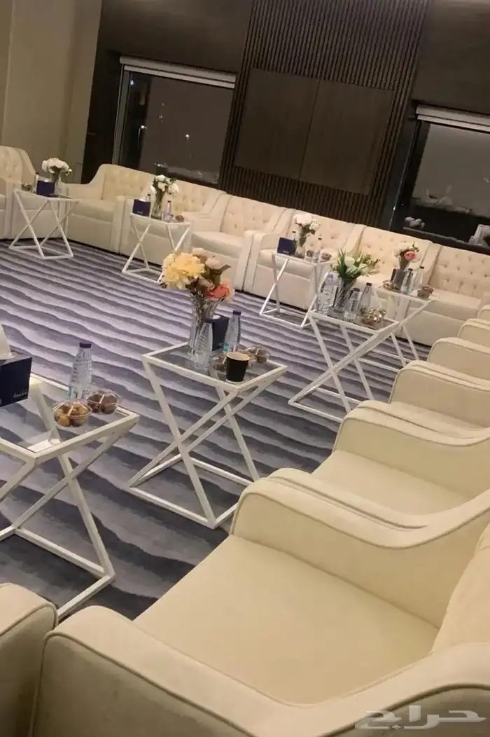تأجير كنب في أي بي 12