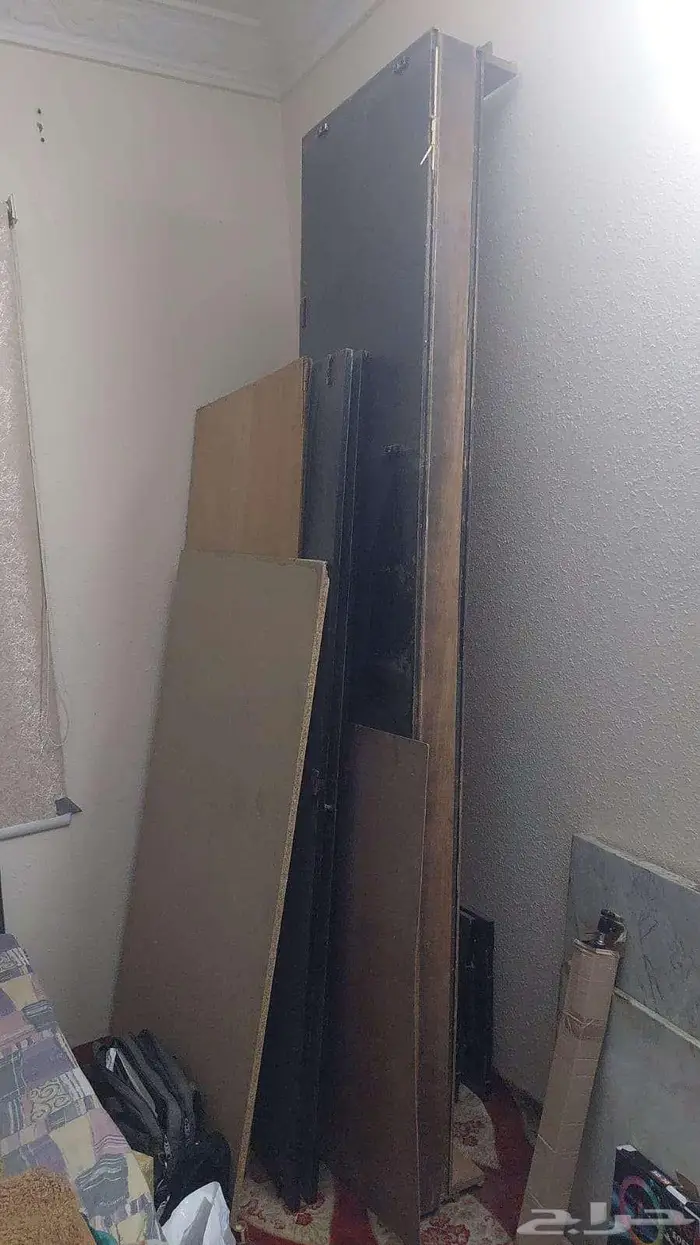 يوجد لدي قطع خشب وغرفة نوم للبيع ب150 للجاد 0