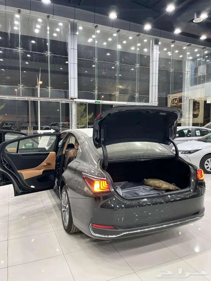 لكزس ES 250 AA بنزين ستاندر سعودي 2025 ابيض - ايود - رمادي 7