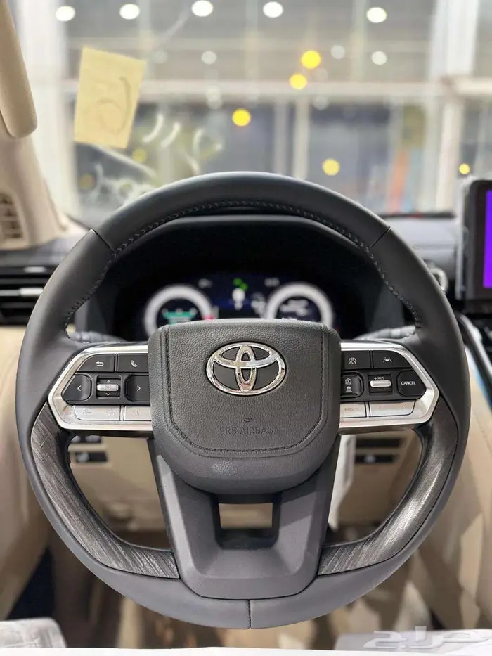 تويوتا لاندكروزر VXR هايبرد سعودي 2025 ابيض - اسود 5
