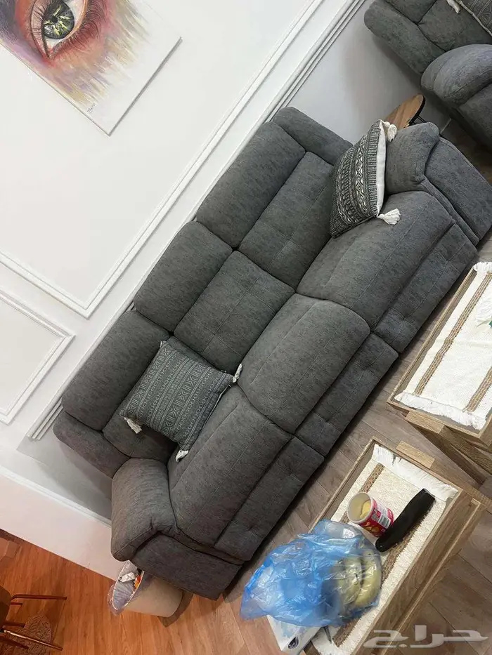 كنب وطاولة طعام للبيع 2