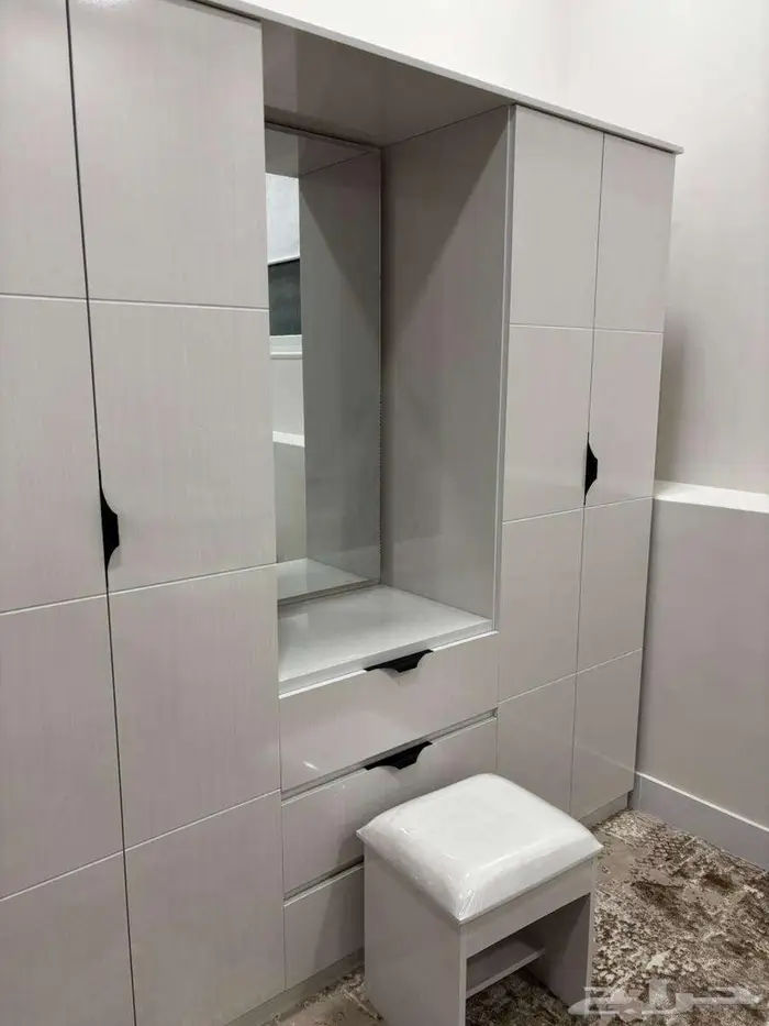 للإيجار شقة مفروشة مكونة من غرفة نوم رئيسية وصالة 4