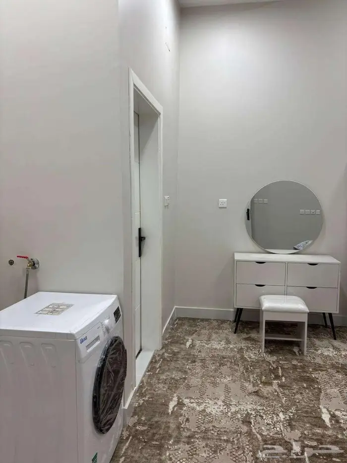 للإيجار شقة مفروشة مكونة من غرفة نوم رئيسية وصالة 6