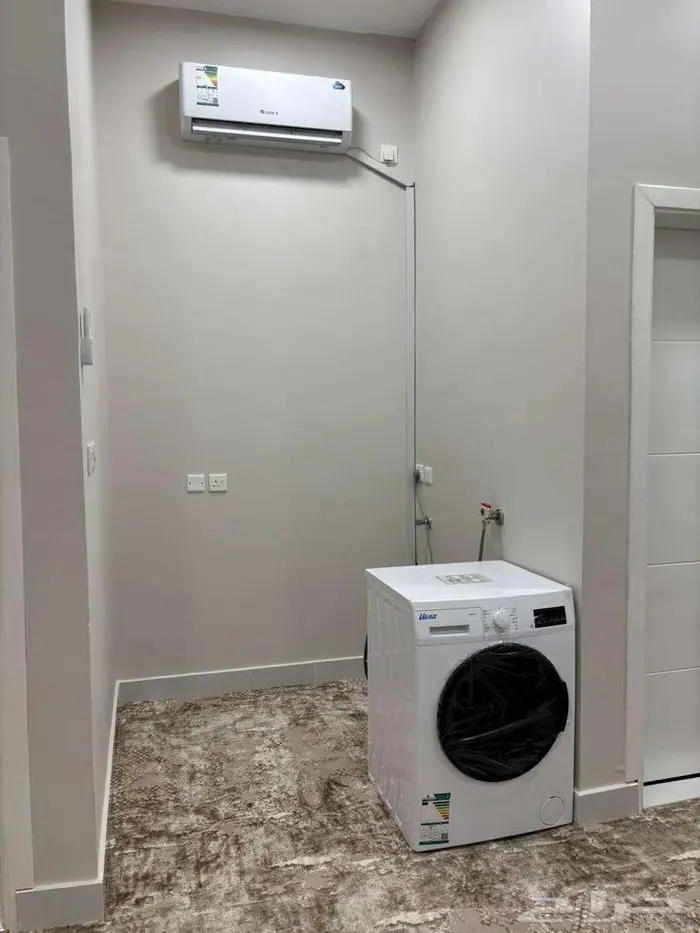 للإيجار شقة مفروشة مكونة من غرفة نوم رئيسية وصالة 5