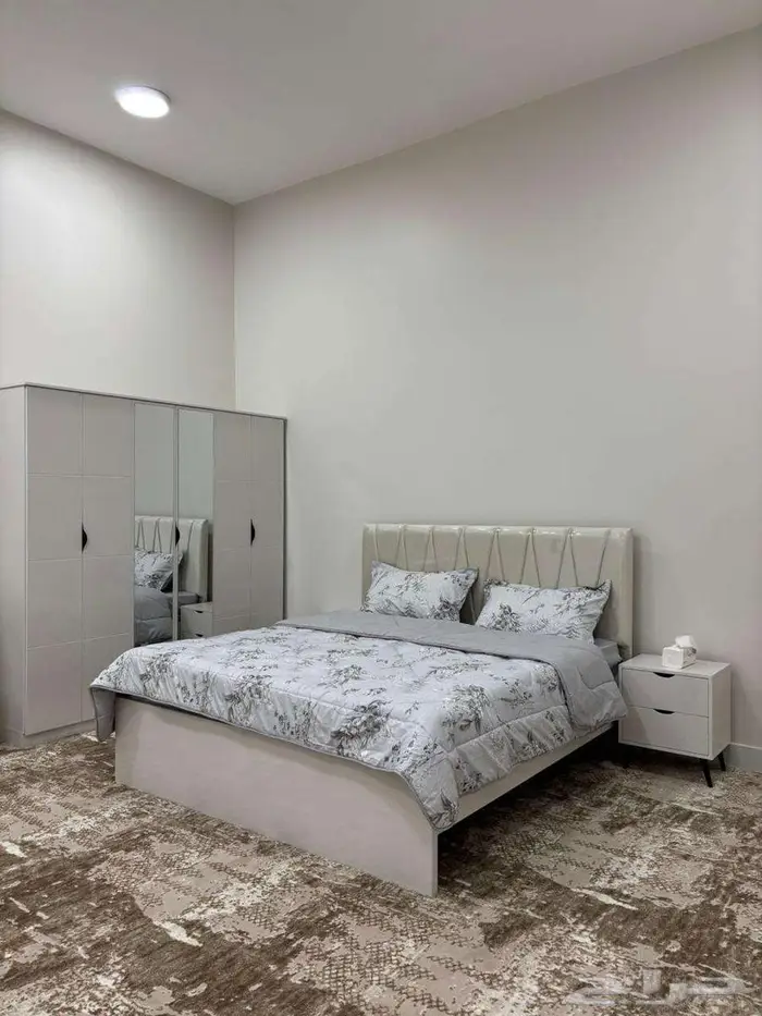 للإيجار شقة مفروشة مكونة من غرفة نوم رئيسية وصالة 3