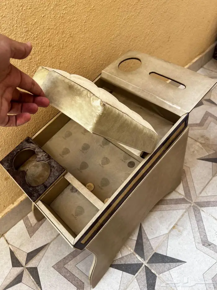 تكايه لاندكروزر و لكزس 1